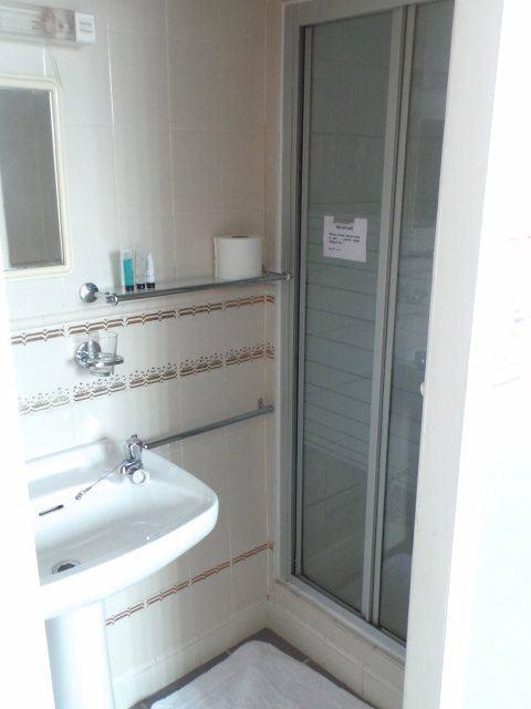 Budget Rooms Crosskeys Newport  Exterior photo